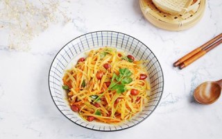 《家常凉拌土豆：简单制作与美味享受》