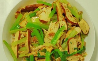 豆干炒芹菜：一道家常美食的做法详解